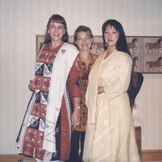 Misha, Annette and Paula - going 'Indian' in Singapore