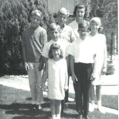 from left to right- (back) Rob, Wade & Mom   2nd row- Skip, Drew and JoJo, front - the youngest Deanna...say "CHEESE!"