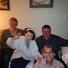 Mom and us (Martina, Alex & myself) enjoyed visiting and listening each other.