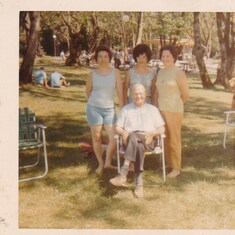 1971 Mom, Pat, Gladys with Grandpa