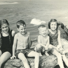 Mia, Whitney, Peter and Joan Drobny at the Jersey shore