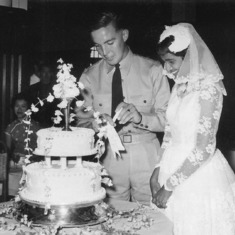1959-04-04 - Peter and Kotha cutting the cake.