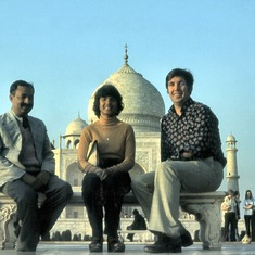 1978-05 - Peter and Leila at the Taj Mahal in Agra.