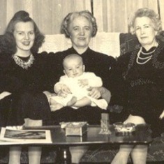 1940 P, Betty and Gmoms