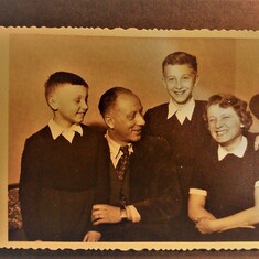 S rodiči a bráchou, Korunovační, Praha, kolem roku 1957
