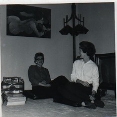Phyl and Dickse .... possibly at Mae's .... Look at the magazines and the Bongo's under the Television!
