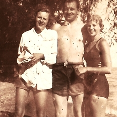 1948_summer_in_Kingsville_Ontario_Canada_Phyllis_Dad-GeorgeSr_Maude