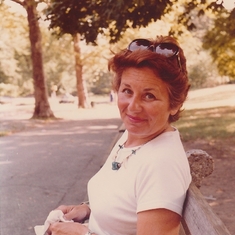 1980-07_Phyllis_in_Central_Park_NYC