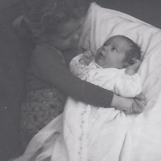 1959-04_Cathy3+Laura1month_crop