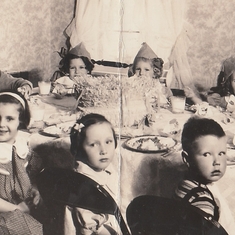1935-05-01_HartsdaleNY_neighbor's_bdy_Phyllis+Maude_behind_cake
