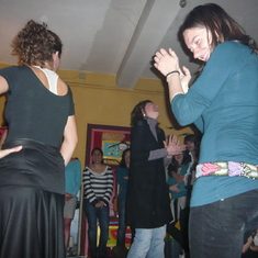 Erlangen 2009. Las hermanas Calero bailando sevillanas...
