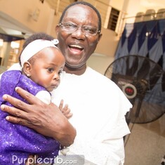 Daddy carrying granddaughter Gbohunmi