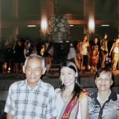 Ador, Regina and Merle in front of UP Oblation, May 2008.
