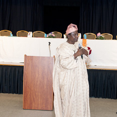 A guest and friend of the Aliu Otokiti delivering his tribute about Queen Mama Eniyemamwen Aliu-Otokiti