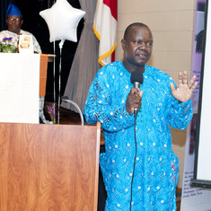 Pastor Rolland Ihaza rendering his tribute to Queen Mama Eniyemamwen Aliu-Otokiti