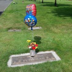 Steve stopped by and dropped off the flowers and balloons. Notice the WORLD"S BEST DAD one.  Steve got that especially for you.  Hope the fishing is great where you're at.  Happy Father's Day, we love and miss you very much!