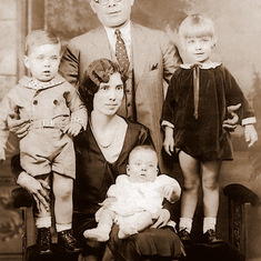 Frank Regas, wife Edith (Rankin), children Bill, George, Acima (Frankie)