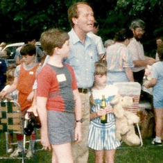 Lamar Alexander with children at the 1985 Rankin Clan Reunion