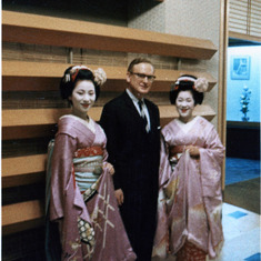 Ray with Geishas, Kyoto, 1967