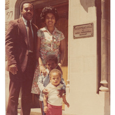 Roberts Family UTS 1976 (1200dpi)