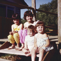 1981 With his sisters Michelle (in pink) Leanne (in yellow) and Andrea