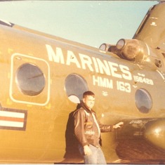 29 Palms (29 Stumps) Nov-Dec 1975 / Posed for picture by helo