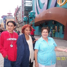 Octubre 2005 con Carmelita Camargo y su hijo Nei