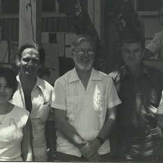 Com Sanches, Inês, Sergio Mascarenhas, J. Cameron, Bob Zimerman e Rose na Biofísica em São Carlos 1983