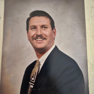 Robert E Stephens II