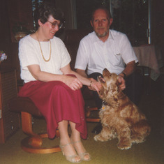 MAY 1987 ERLENE BOB AT HOME WITH DOG