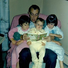 dad reading to 3 kids