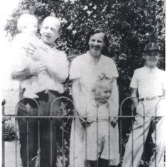 27. Robert, parents, 2 sisters 1935