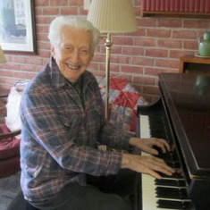 Bob-at-piano-2012