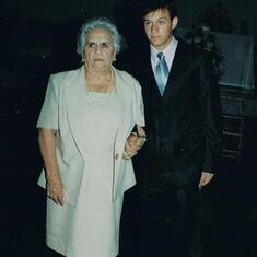 Mi abuelita Chofi y yo el día de mi confirmación