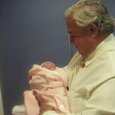 Con su abuelo paterno, Beto Suárez
