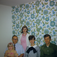 (47) Mom, Grandpa Bruce, Steve, Sue, & Tobi