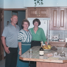 (207) 1625 W. Bluegrass - Grandpa Bruce, Henia, & Mom 1986