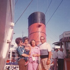 (341) Nancy, Paul, Lisa, & Grandpa 1973