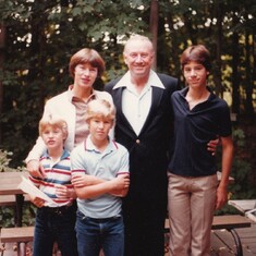 (375) 1903 Oakland - Mom, Mark, Grandpa, Aaron, Paul 1983