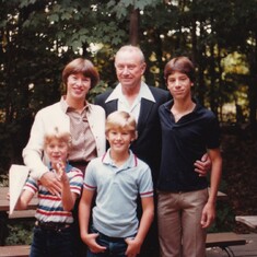 (376) 1903 Oakland - Mom, Mark, Grandpa, Aaron, Paul 1983