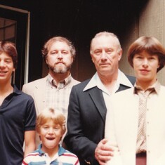 (377) 1903 Oakland - Mom, Mark, Dad, Grandpa, Paul 1983