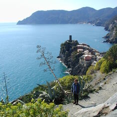 Cinque Terre: Beautiful lady on a beautiful Italian coast