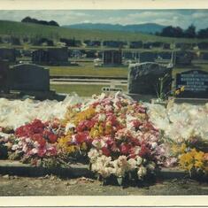 MARGARET EDWARDS  GRAVE DADS NEICE ,SADLY KILLED IN THE 1960S UNSURE OF DATE