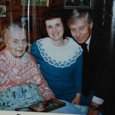 Ruben's mother Elsa with Grace and Ruben, 1989