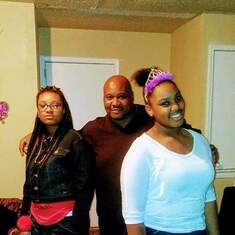 Kizzee Family, Dad Robert III, Daughters Jasmine & Jaylah 