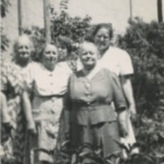 Tante Babbit, Tante Anna, Tante Sophie and Tanta Anna