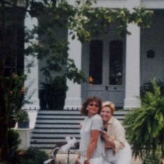 Sharon and Lowe (Susan) in front of old antebellum home in Canton, MSP8040988