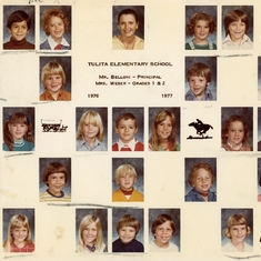 1stGradeClassPicture - Shauna is in the second row from the bottom on the far right.