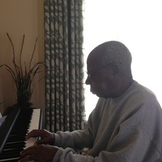 papa playing piano