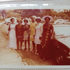 Sis Yinyin in native attire with Sis Sade, Prof Dupe Makinde, Sumbo Akinyemi, Prof Funmi Soetan and 